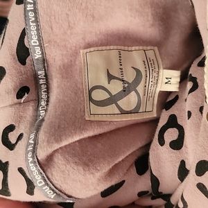 Ampersand Womens Medium lavender cheetah print hoodie